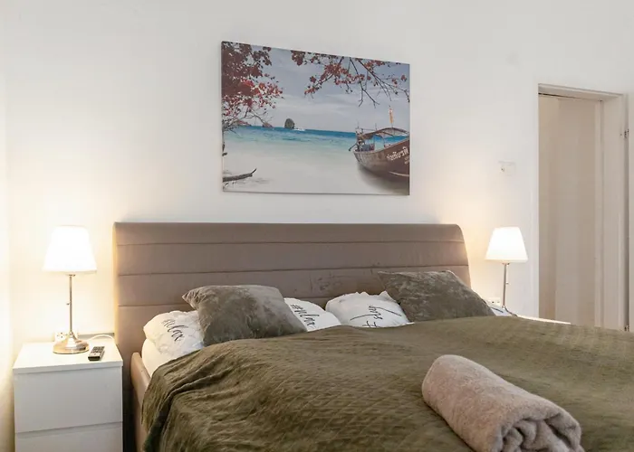 Charming 2br In The Heart Of Apartment