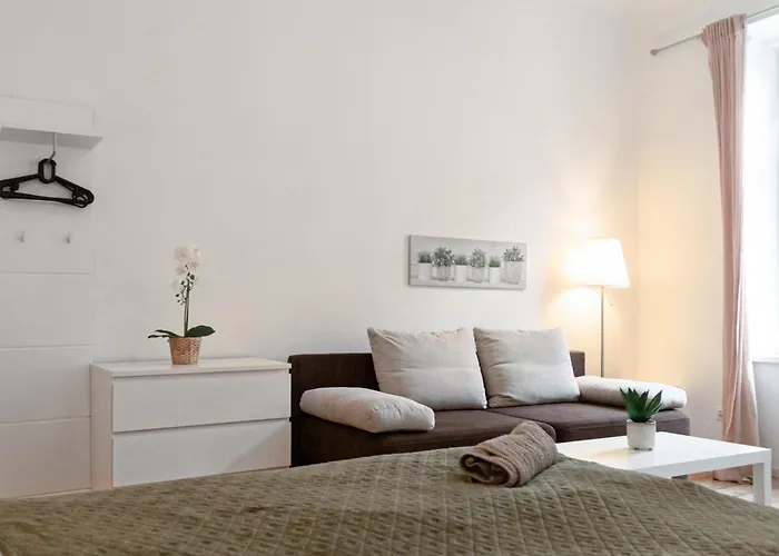 Charming 2br In The Heart Of *