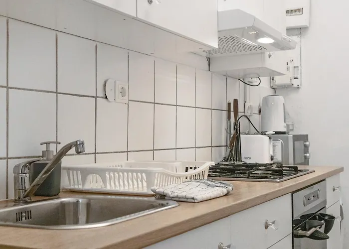 Charming 2br In The Heart Of