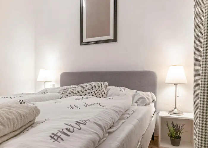 Charming 2br In The Heart Of *